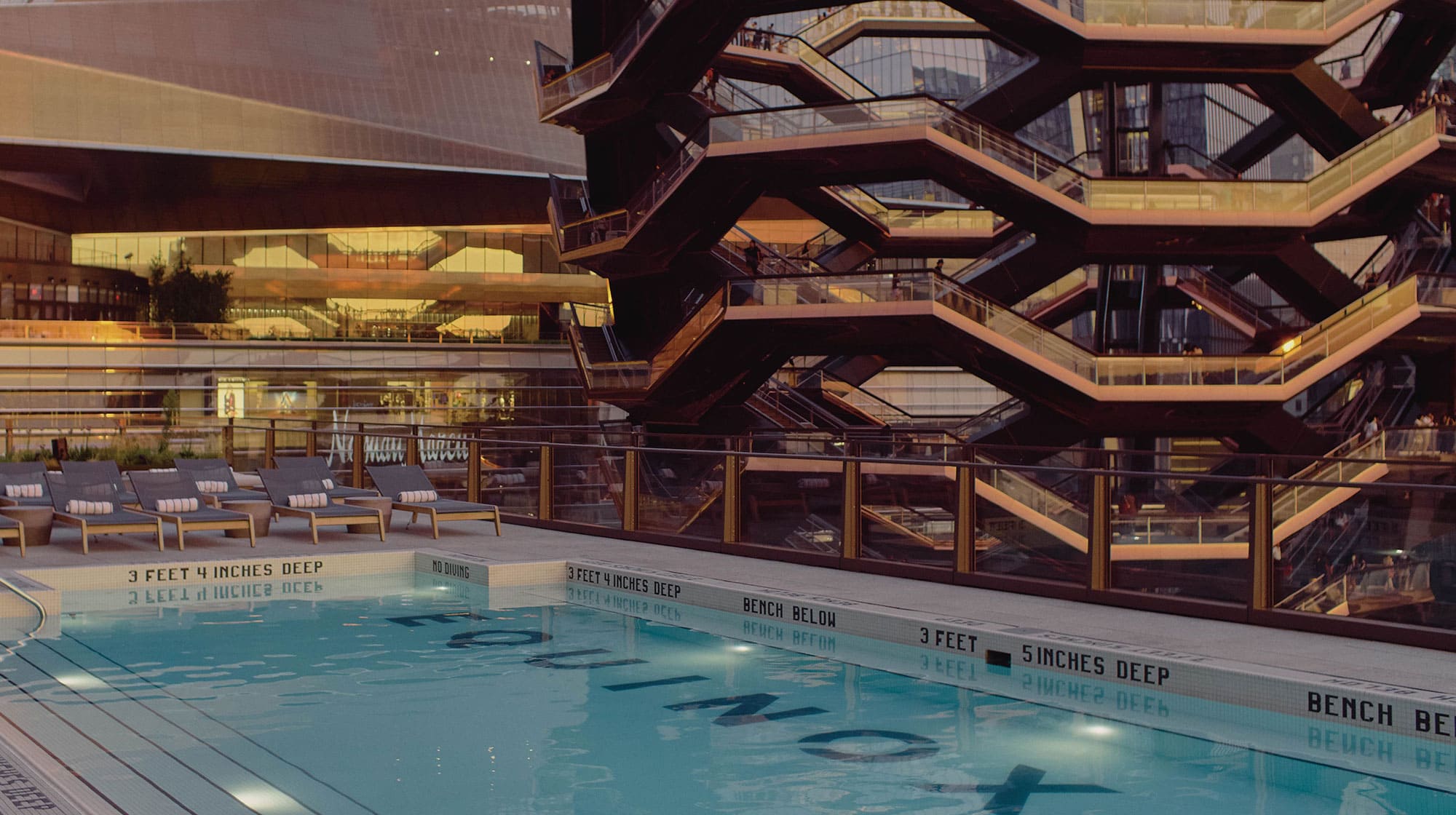 エクイノックス・ホテル