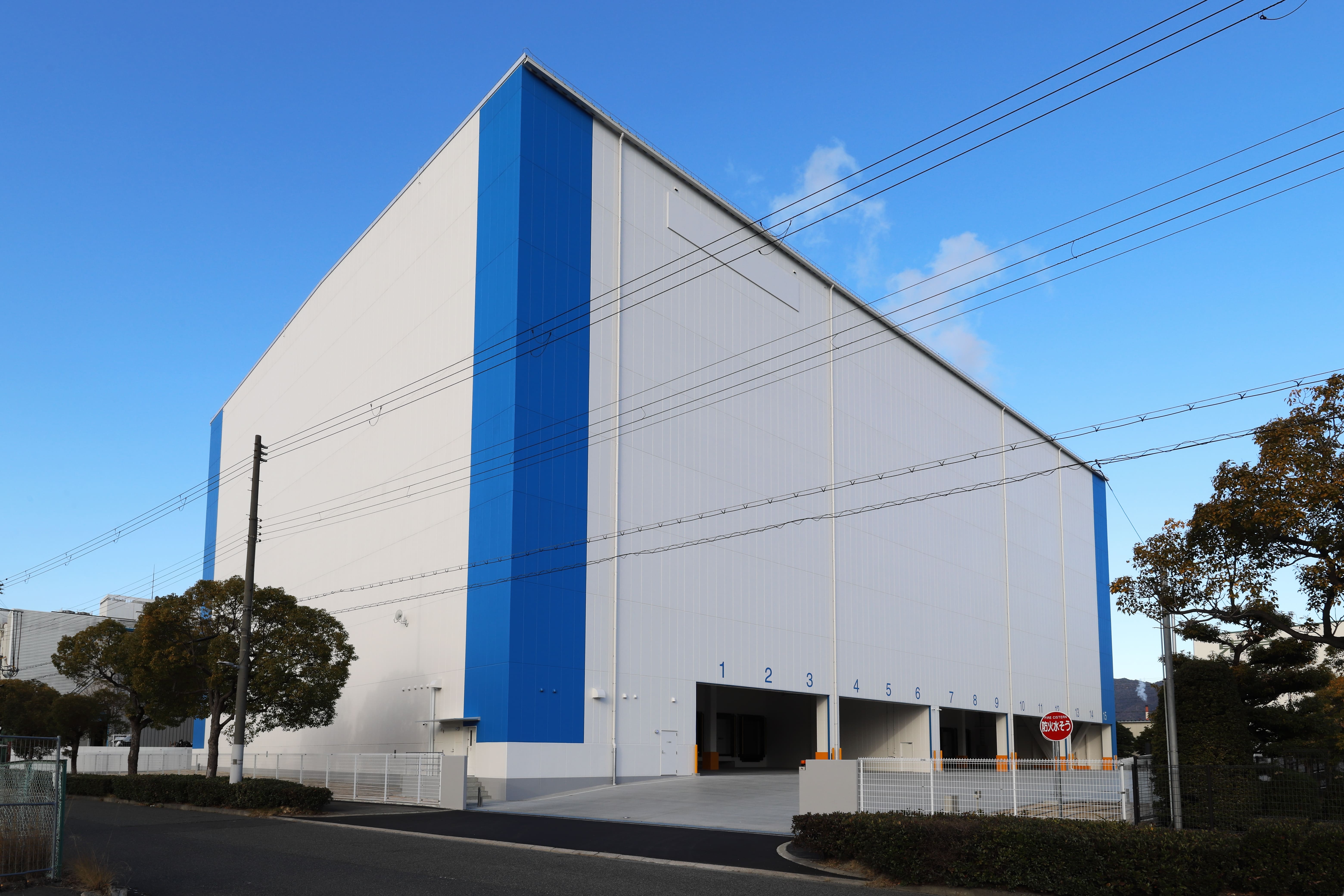 神戸六甲MT Logi Cold 外観